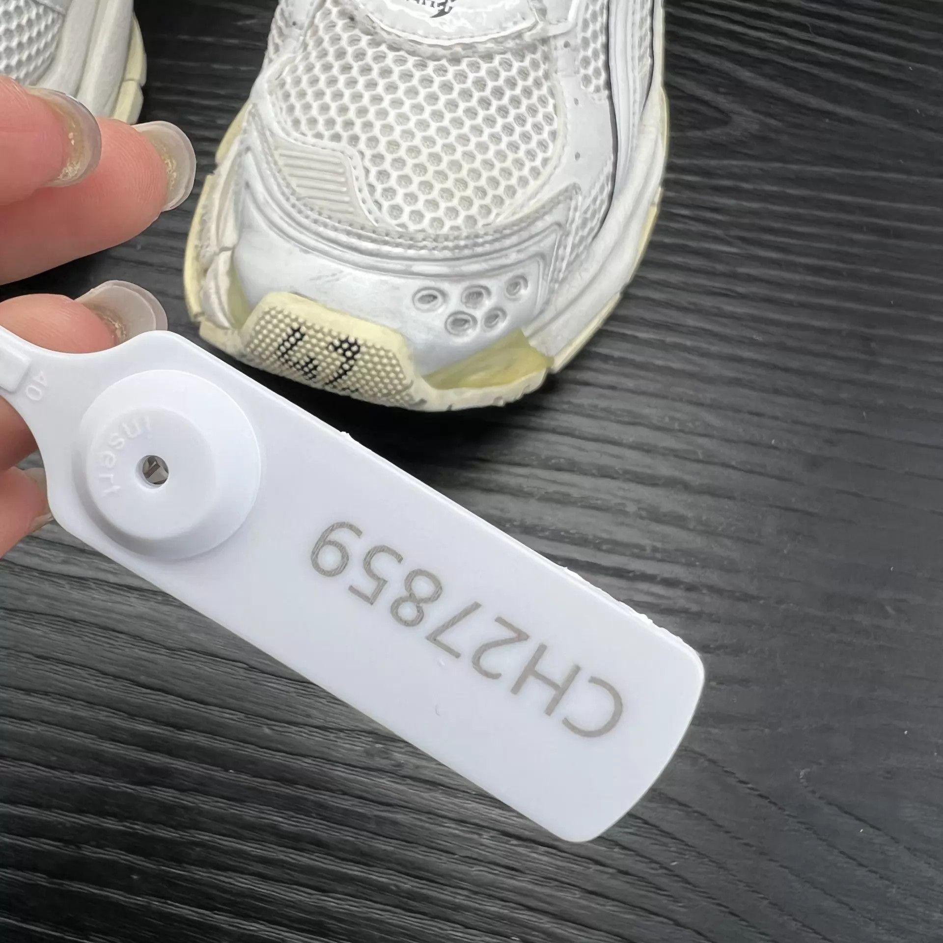 Balenciaga Balenciaga Runner White 42 Side Sponge Wear Size US 9 / EU 42 - 9 Thumbnail