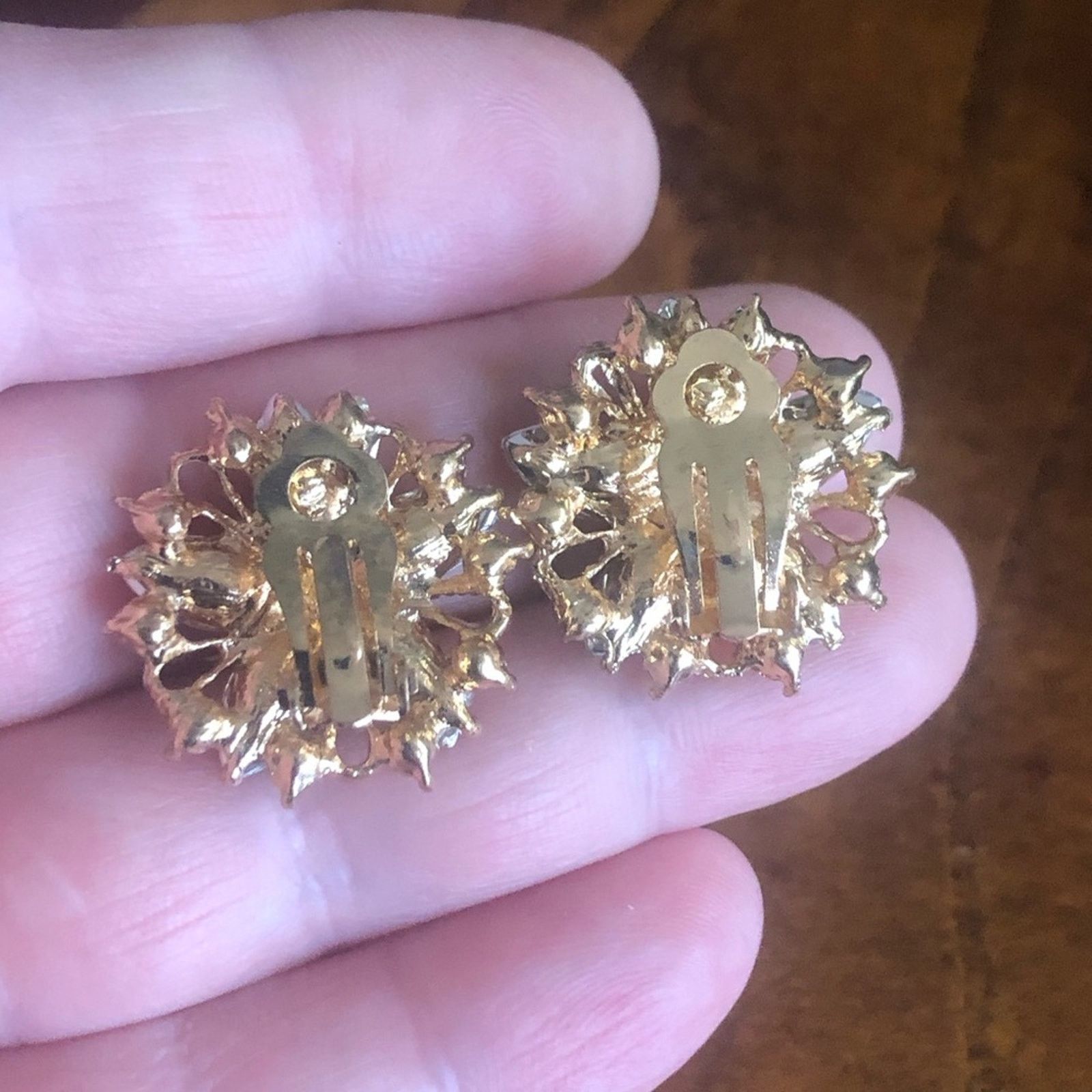 Vintage Vintage tomato red marquis cluster clip on earrings Size ONE SIZE - 6 Thumbnail