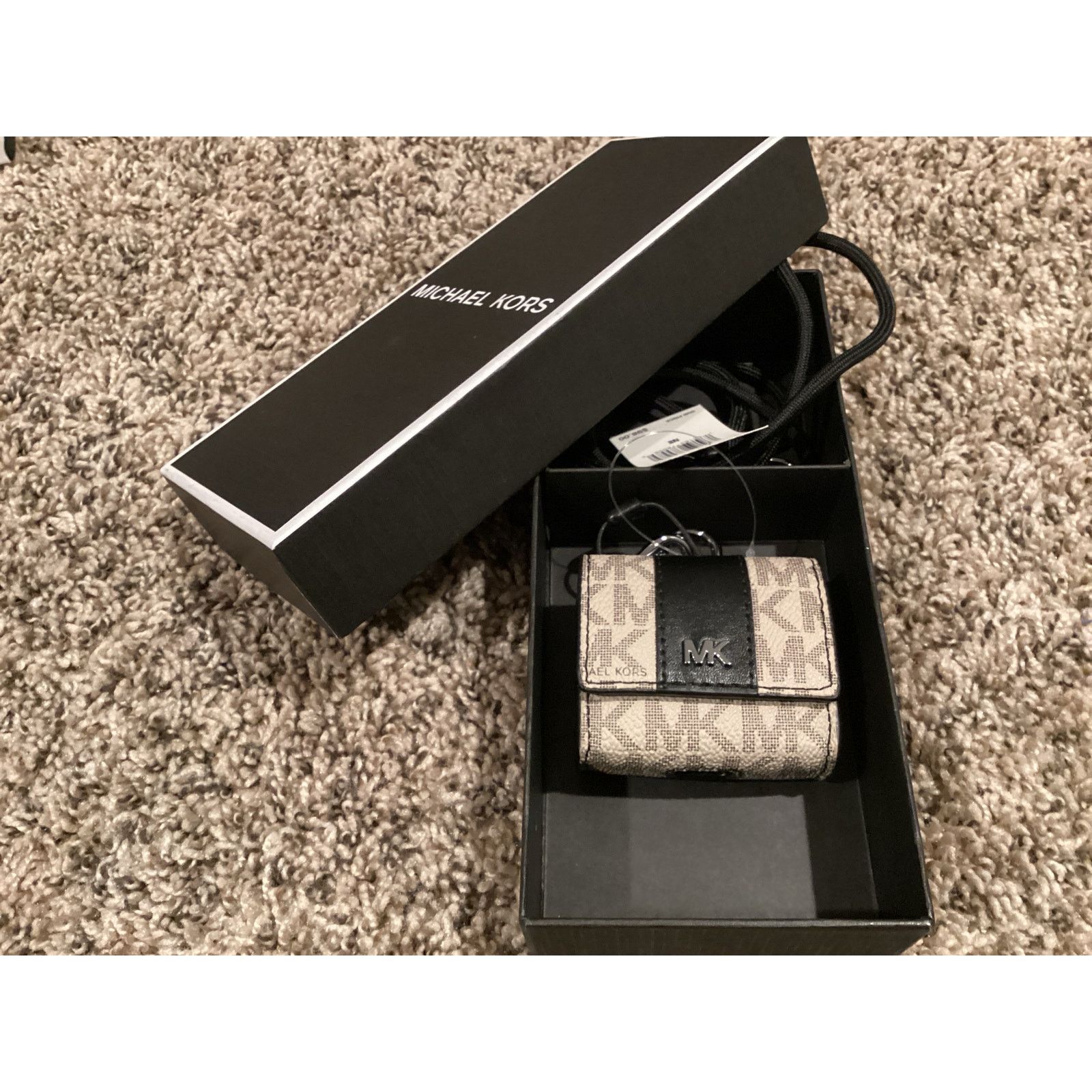 Michael Kors Michael Kors AirPod case NIB Size ONE SIZE - 1 Thumbnail