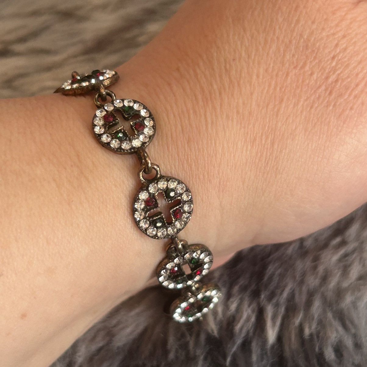 Vintage Vintage emerald ruby and clear rhinestone bracelet Size ONE SIZE - 2 Thumbnail