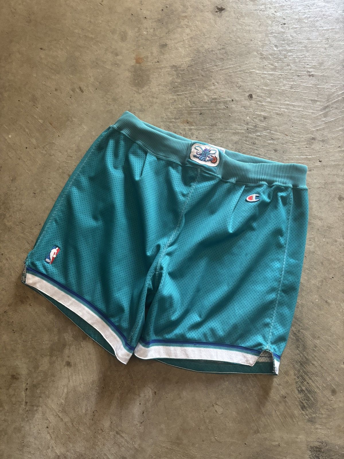 vintage 90's charlotte hornets shorts