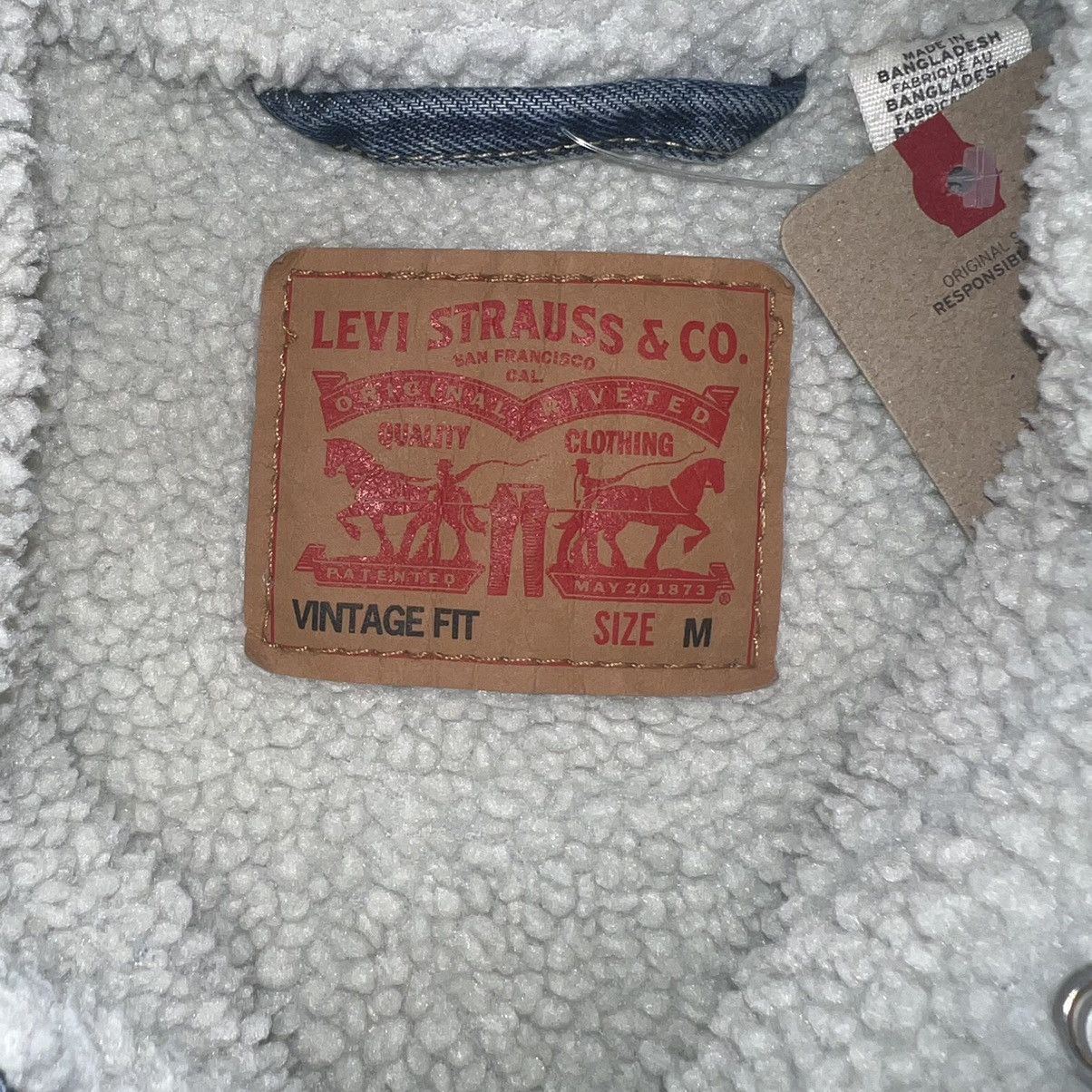 Levi's Levi’s Vintage Fit Sherpa Trucker Jacket Blue Size: Medium Size US M / EU 48-50 / 2 - 2 Thumbnail