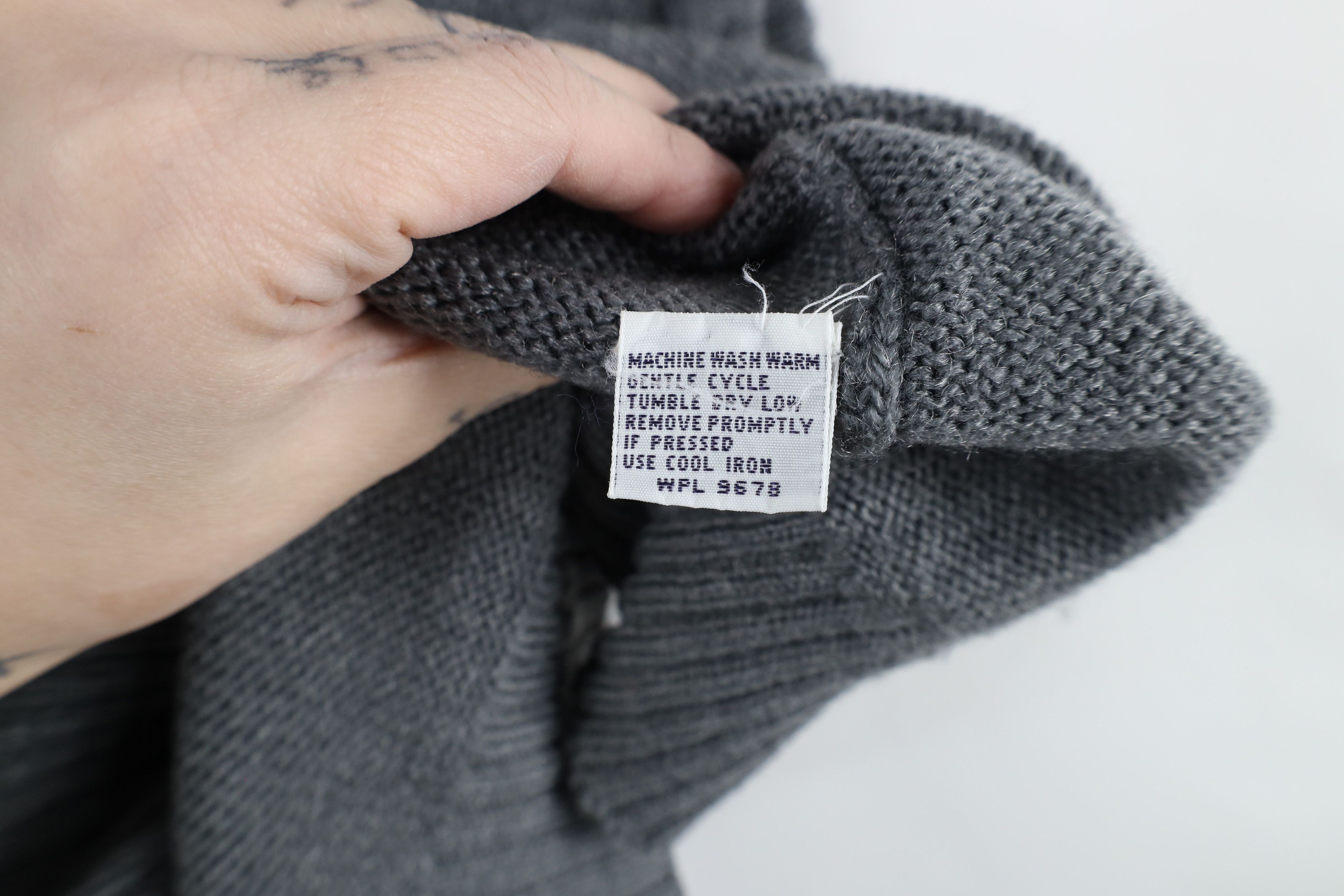 Vintage Vintage 70s Streetwear Knit V-Neck Sweater Vest Gray Acrylic Size US XL / EU 56 / 4 - 7 Thumbnail