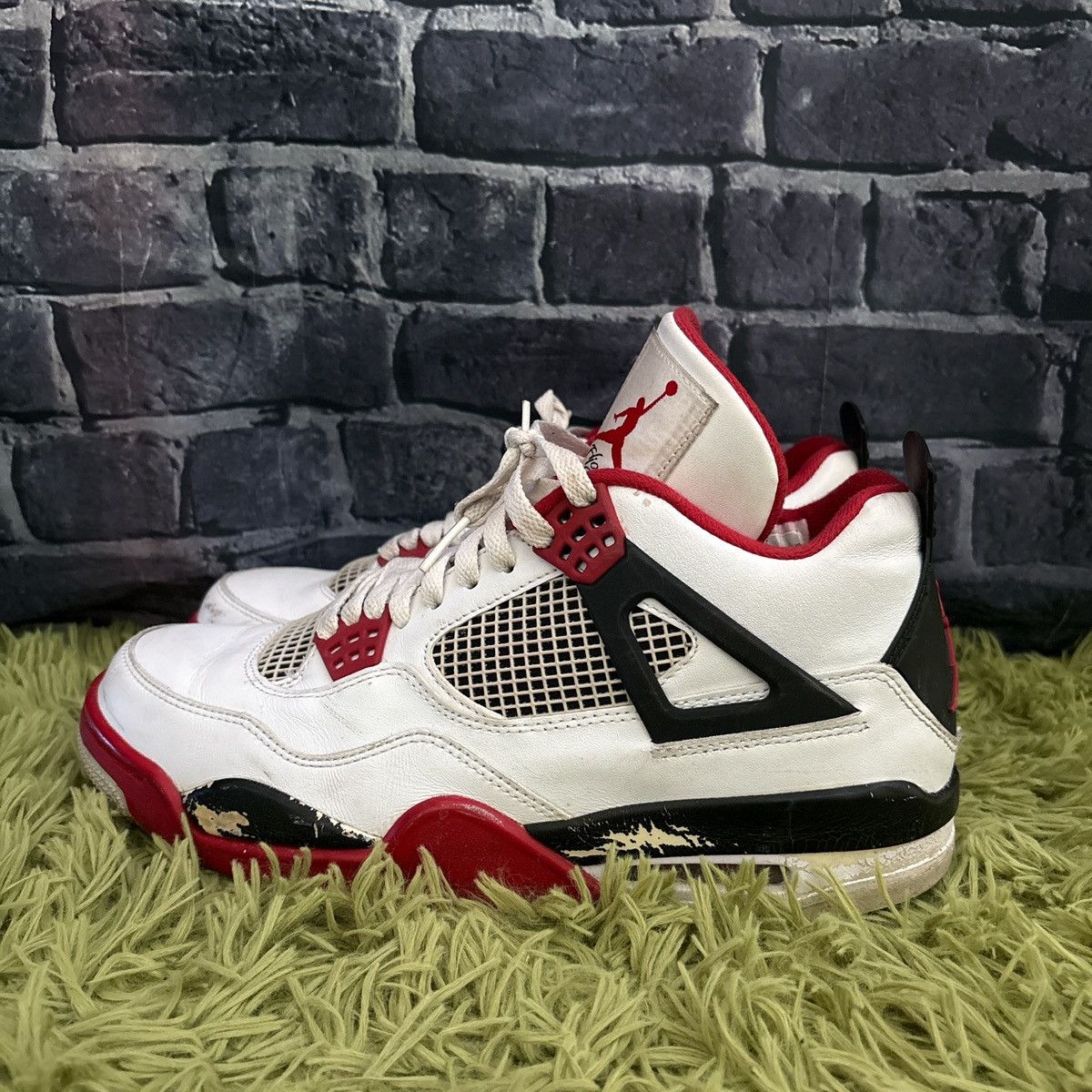 Jordan Brand fire red 4’s Size US 10 / EU 43 - 1 Thumbnail