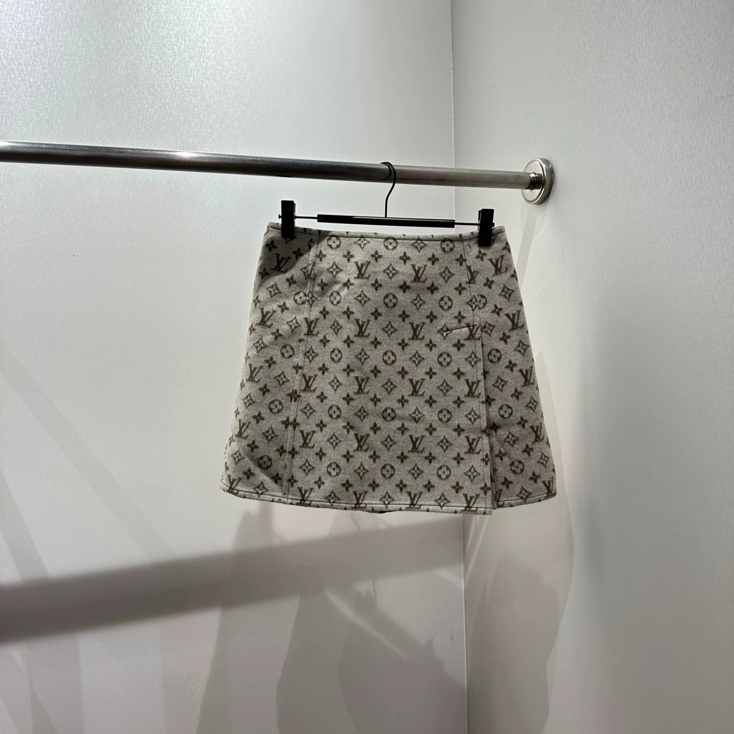 Louis Vuitton LV Monogram all over gold hardware wool skirt 34 Size 25" / US 0 / IT 36 - 1 Thumbnail