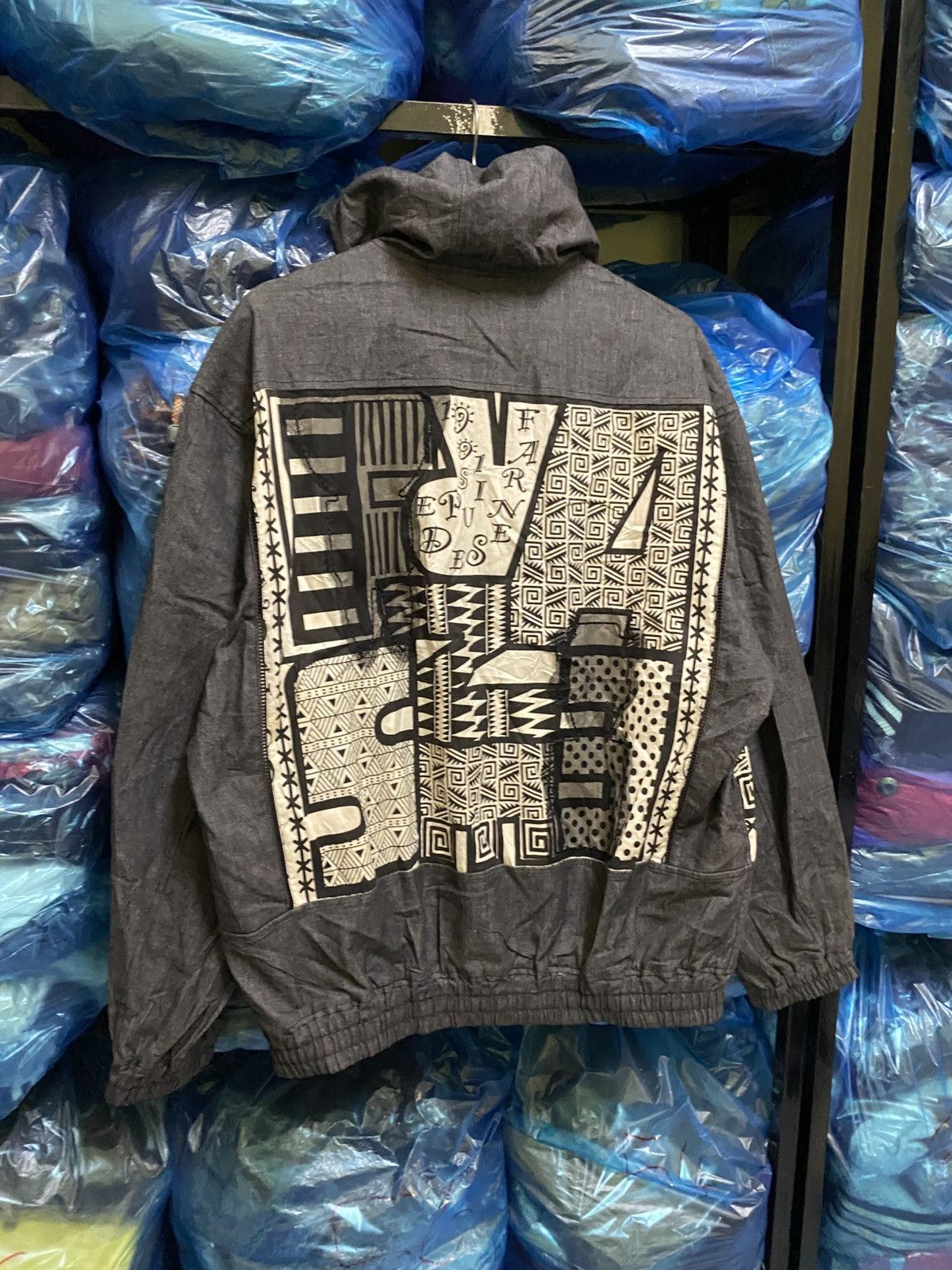 Vintage Vintage Tribal Graphic Tech Jacket Ethnic Print Windbreaker Size US L / EU 52-54 / 3 - 15 Thumbnail