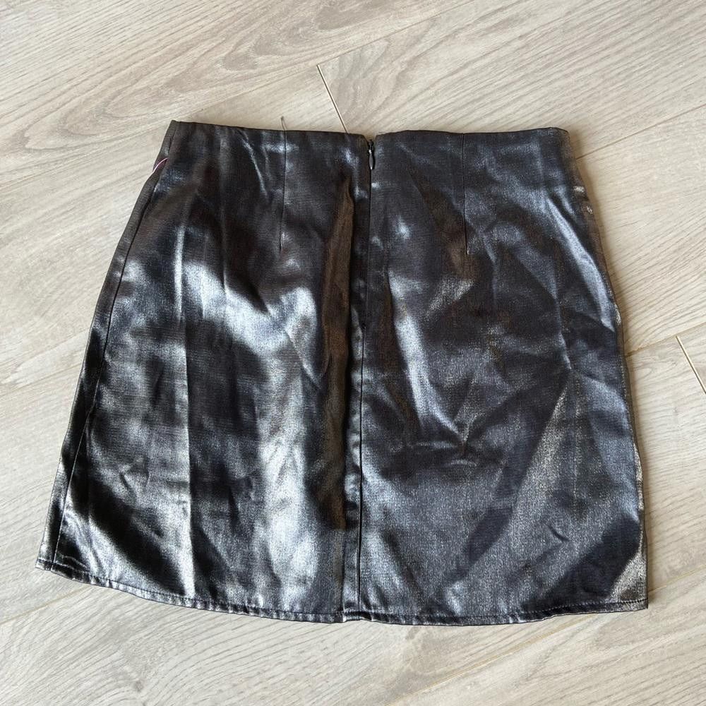 Forever 21 Forever 21 Silver Shiny Mini Skirt Size 28" / US 6 / IT 42 - 3 Thumbnail