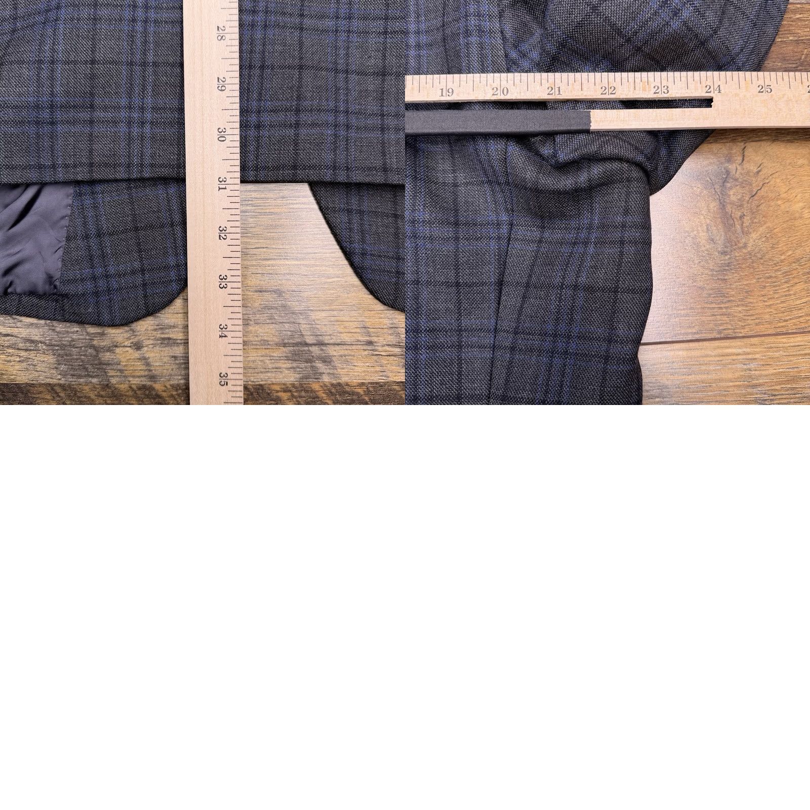 Jos. A. Bank Jos. A. Bank Signature Blazer 46R Gray Plaid Sport Coat Blazer Men Regular Wool Notch Lapel Double-Vented 2-Button Front Dry Clean Only Size 46R - 10 Thumbnail