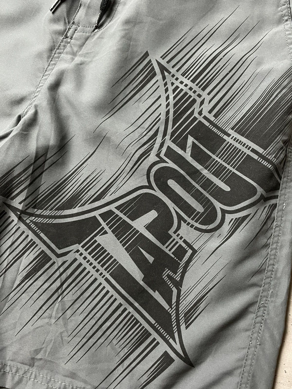 Tapout Tapout Vintage Shorts Y2K Affliction style Size US 34 / EU 50 - 5 Thumbnail