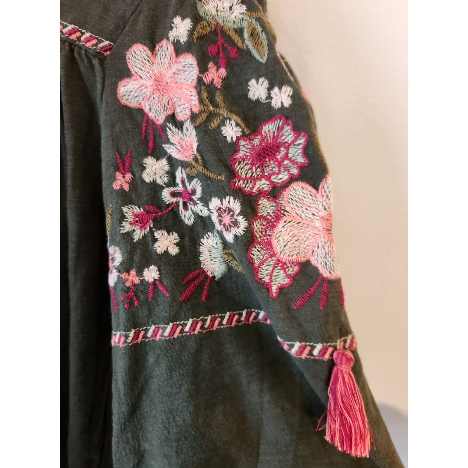 Vintage St. John's Bay Green Embroidered Floral Short Sleeve Top Womens M Bohemian Hippie Blouse 100% Cotton Embroidered Tassel Round Neck Casual Sleeve Shirt Size M / US 6-8 / IT 42-44 - 4 Thumbnail