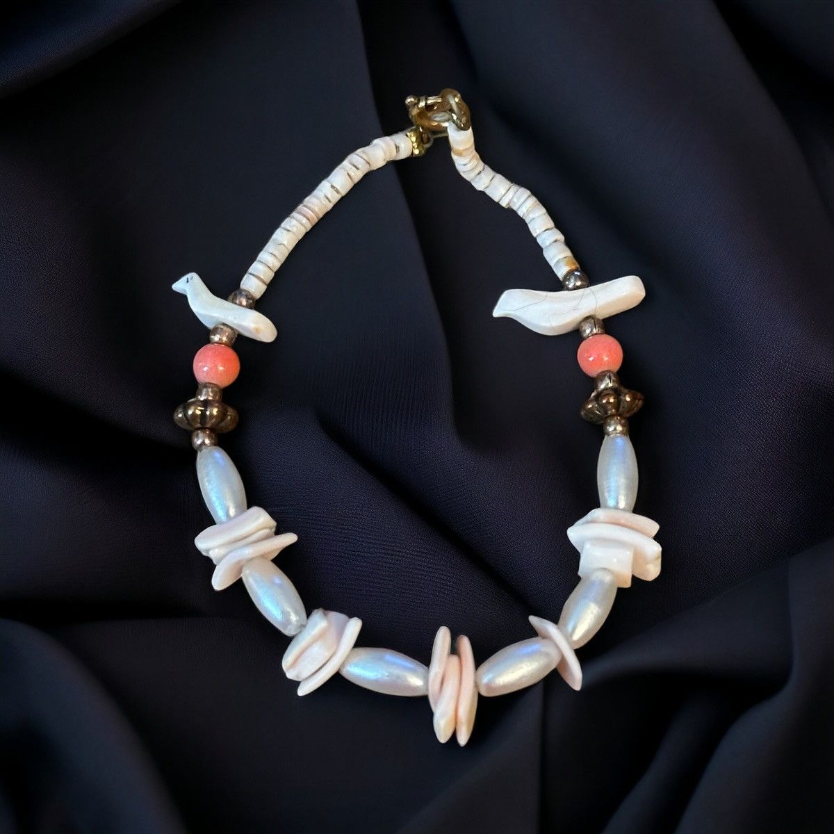 Vintage Vintage shell chips and pearls bracelet Size ONE SIZE - 1 Thumbnail