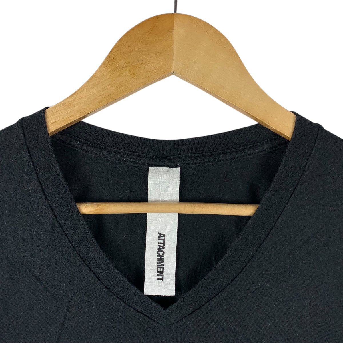 Attachment ATTACHMENT Co., Ltd. Black V-Neck Tee Size XS / US 0-2 / IT 36-38 - 5 Thumbnail
