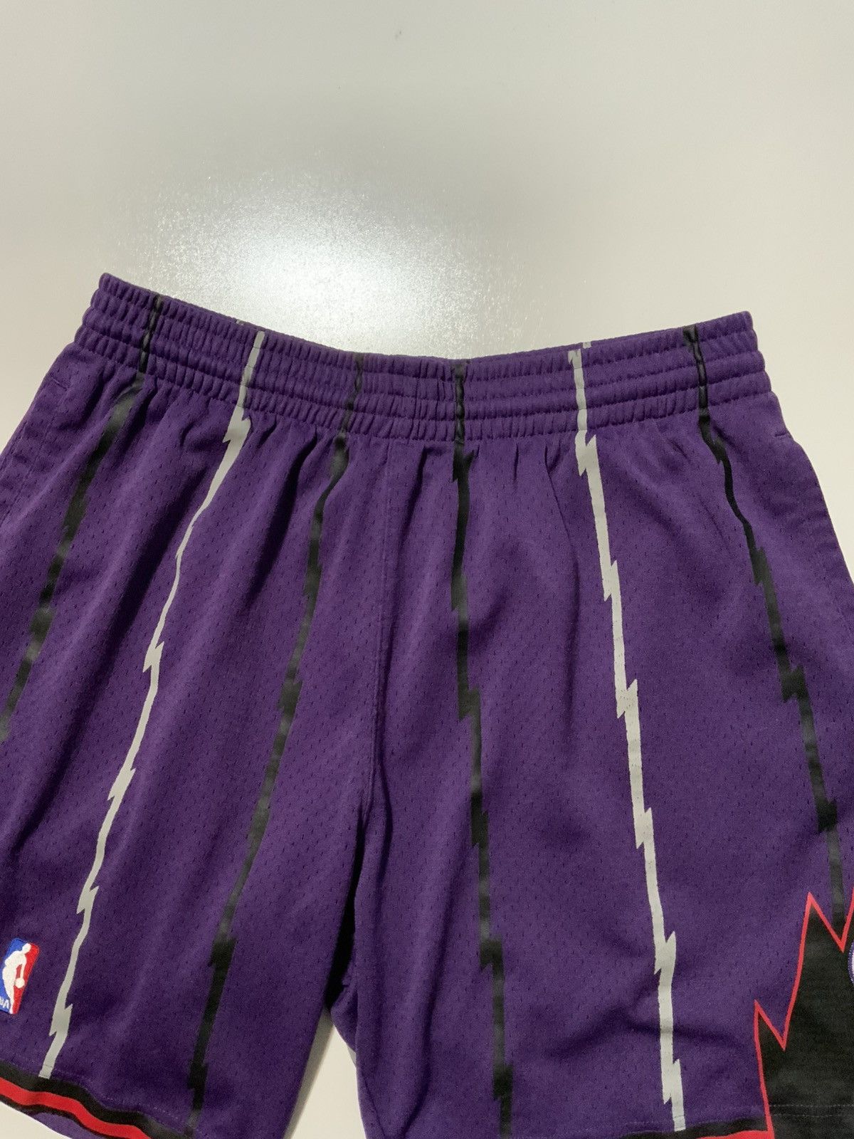 Mitchell & Ness × NBA Mitchell Ness Hardwood Classics 1998 Toronto Raptors Shorts Size US 36 / EU 52 - 6 Thumbnail