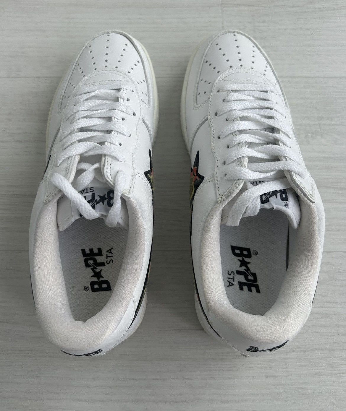 Bape × Kaws VERY RARE OG 2005 A BATHING APE X KAWS BAPESTA Size US 9.5 / EU 42-43 - 3 Thumbnail