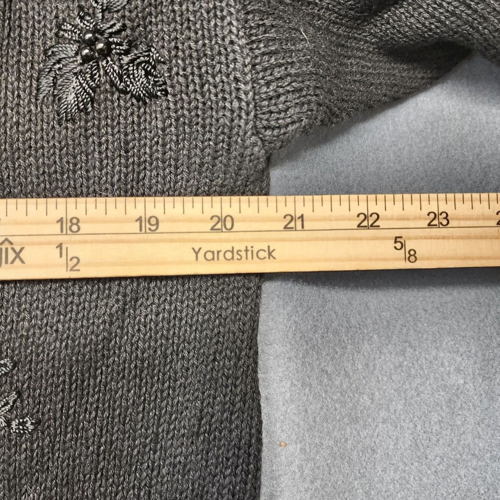 Vintage VINTAGE Tiara Cardigan Sweater Womens Large Black Embellished Floral NEW Size L / US 10 / IT 46 - 4 Thumbnail
