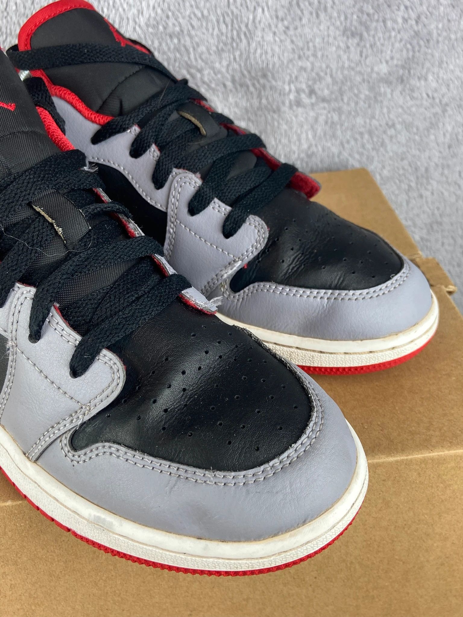 Jordan Brand Jordan sneakers grey red retro vintage streetwear Size US 5.5 / EU 38 - 6 Thumbnail
