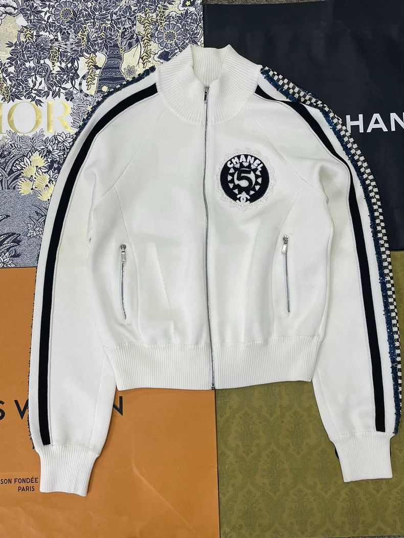 Chanel Chanel 23C white heavy industry nail bead badge baseball j Size XS / US 0-2 / IT 36-38 - 1 Thumbnail