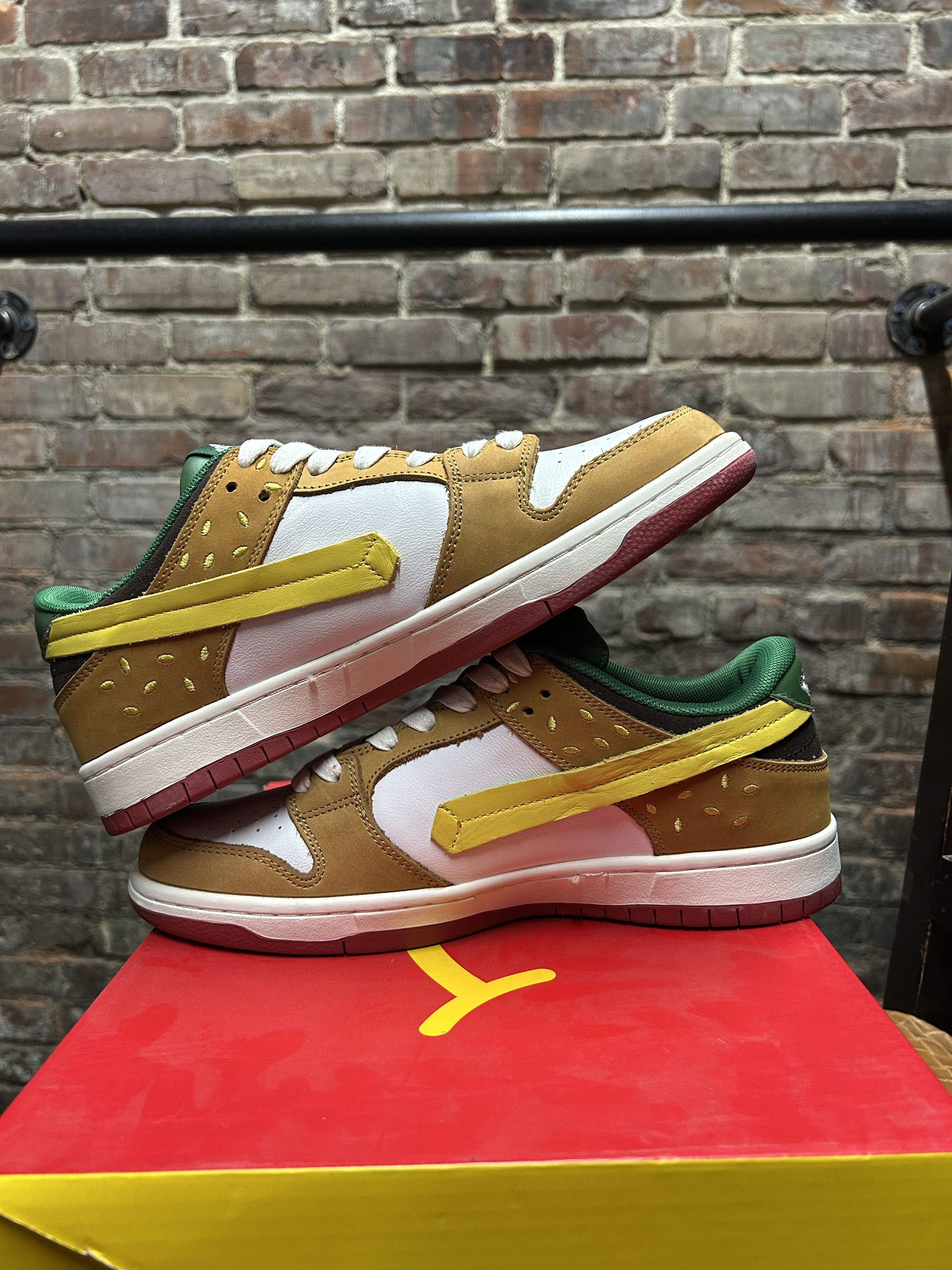 Vandy The Pink Vandy The Pink Burger Dunk Size US 8 / EU 41 - 3 Thumbnail