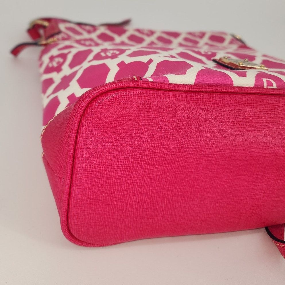 Dooney & Bourke Dooney & Bourke Pink & White Geo Print Canvas Crossbody Size ONE SIZE - 7 Thumbnail