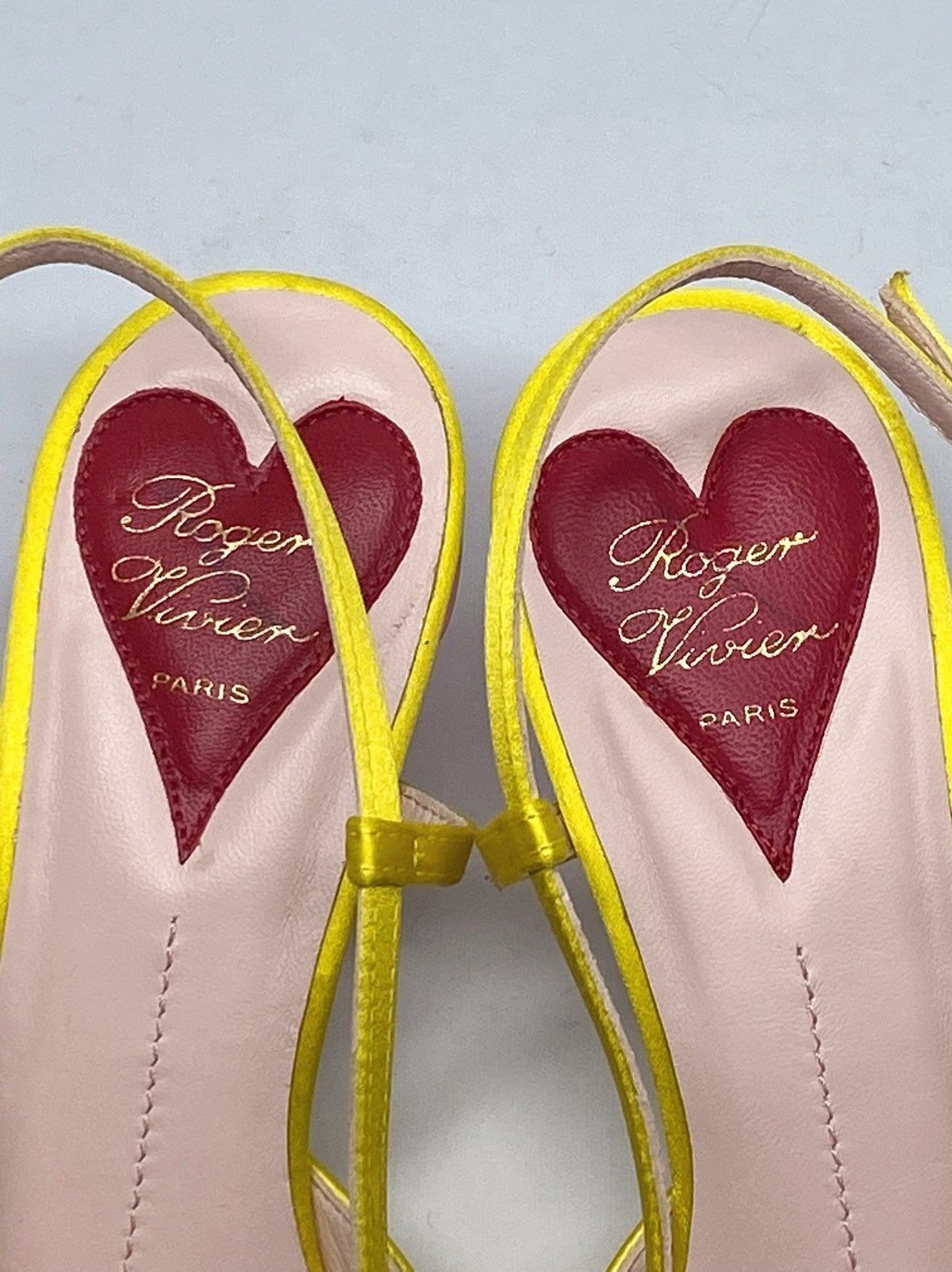 Roger Vivier Roger Vivier 55mm Virgule Bow satin pumps size 36.5 Size US 6.5 / IT 36.5 - 5 Thumbnail