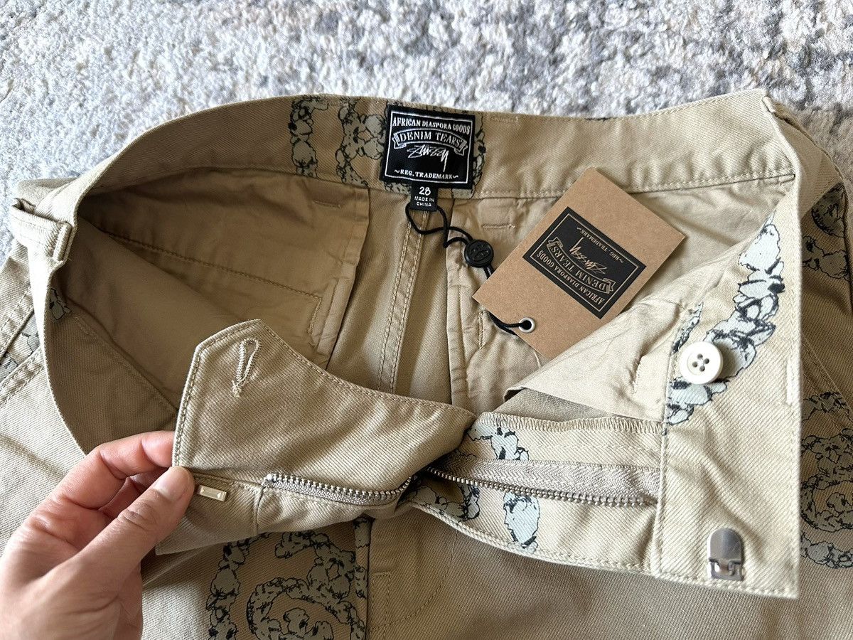 DENIM TEARS × Stussy Denim Tears x Stussy Double S Wreath Chino Pant Kaki SS25 Size US 28 / EU 44 - 16 Thumbnail