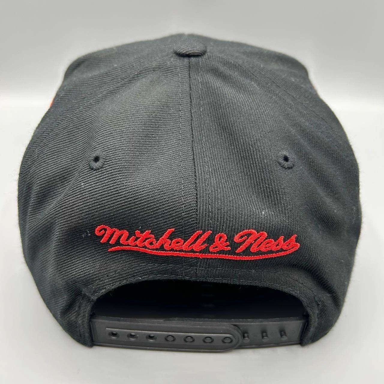 Mitchell & Ness Chicago Bulls NBA Hat Men Black Red Snap Back Cap Size ONE SIZE - 6 Thumbnail