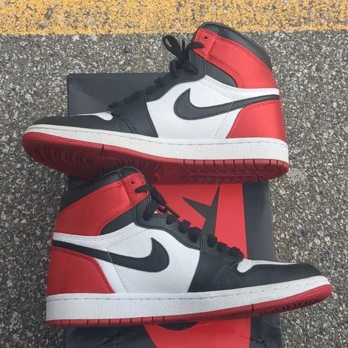 Jordan Brand Jordan 1 Retro High Satin Black Toe CD0461016 Size 11 Women Size US 9.5 / EU 42-43 - 2 Thumbnail