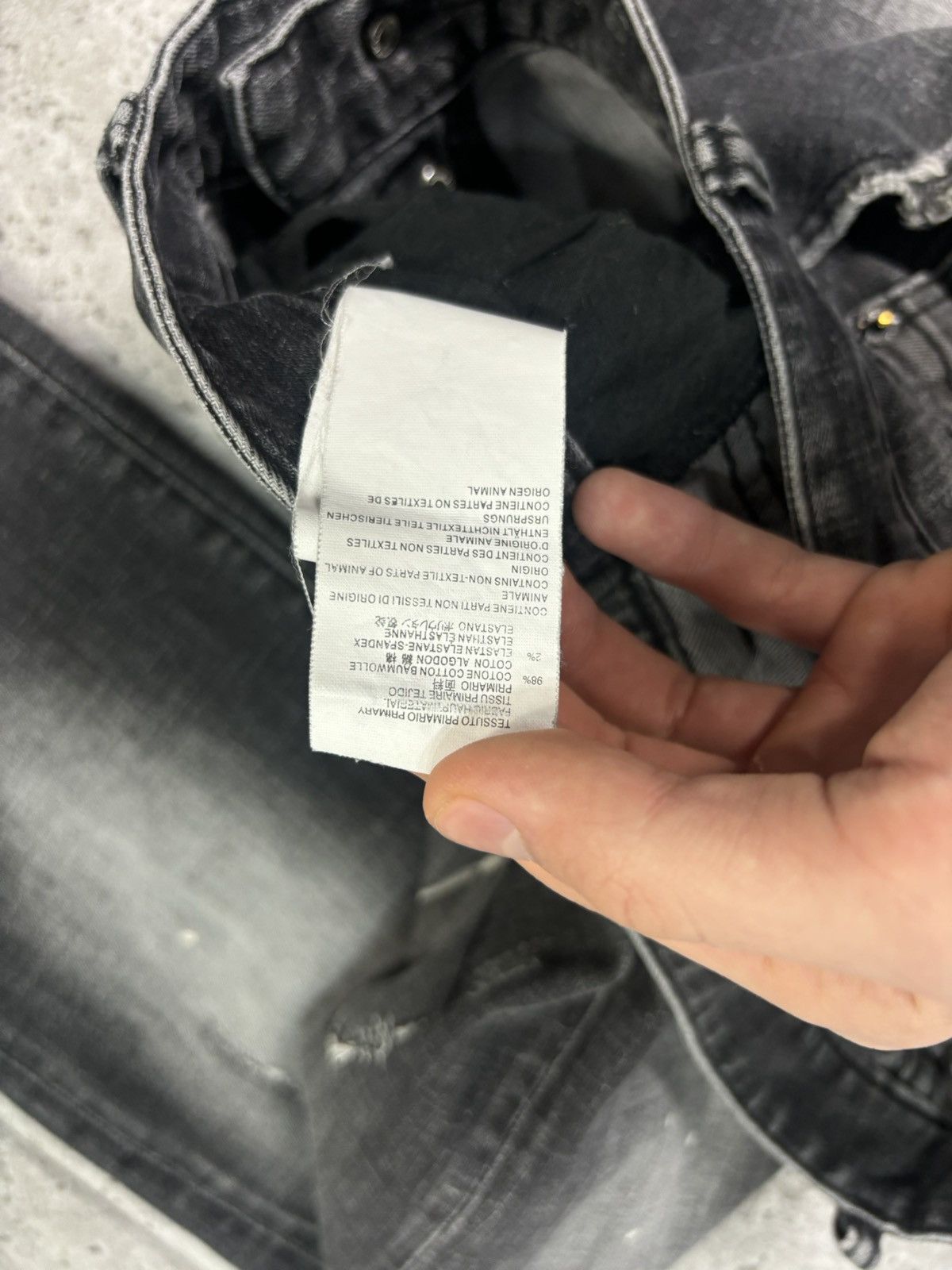 Dsquared2 × Japanese Brand Dsquared2 Paint Splatter Distressed Black Washed Denim Jeans Size US 34 / EU 50 - 9 Thumbnail