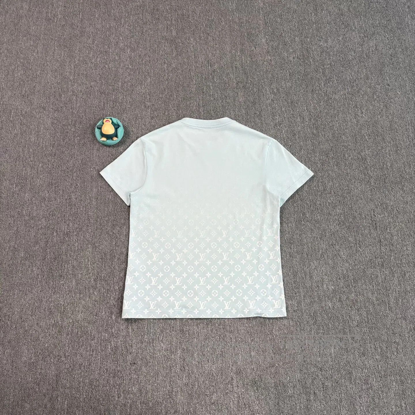 Louis Vuitton LV Gradient Print Sky Blue Short Sleeve. Size US S / EU 44-46 / 1 - 2 Thumbnail