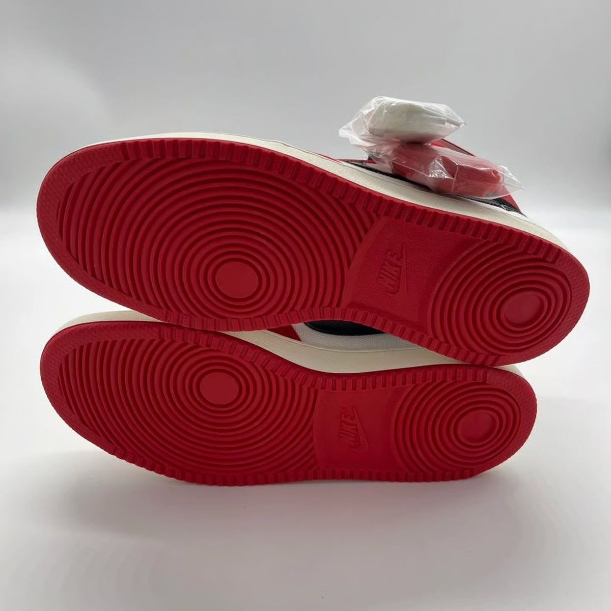 Jordan Brand Jordan 1 Retro AJKO Chicago (2021) Size US 10.5 / EU 43-44 - 4 Thumbnail