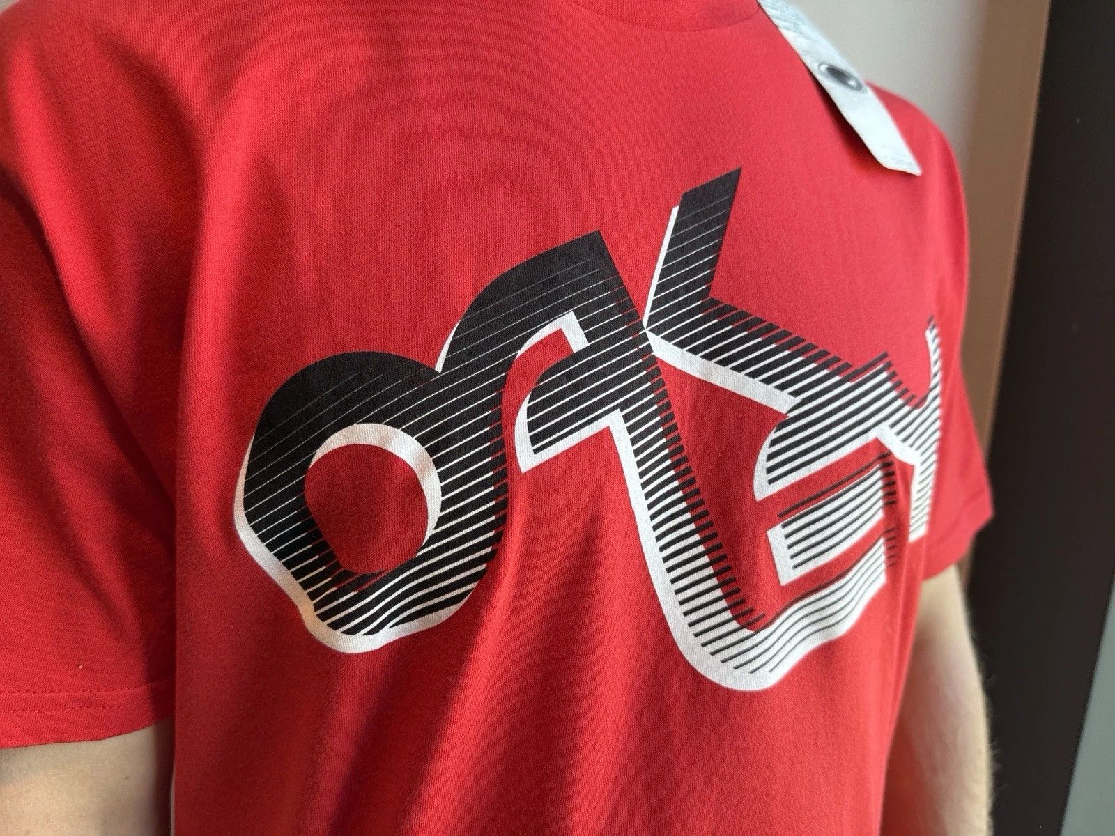 Oakley Oakley Mens T-Shirt Tee Red Vintage Size US L / EU 52-54 / 3 - 5 Thumbnail