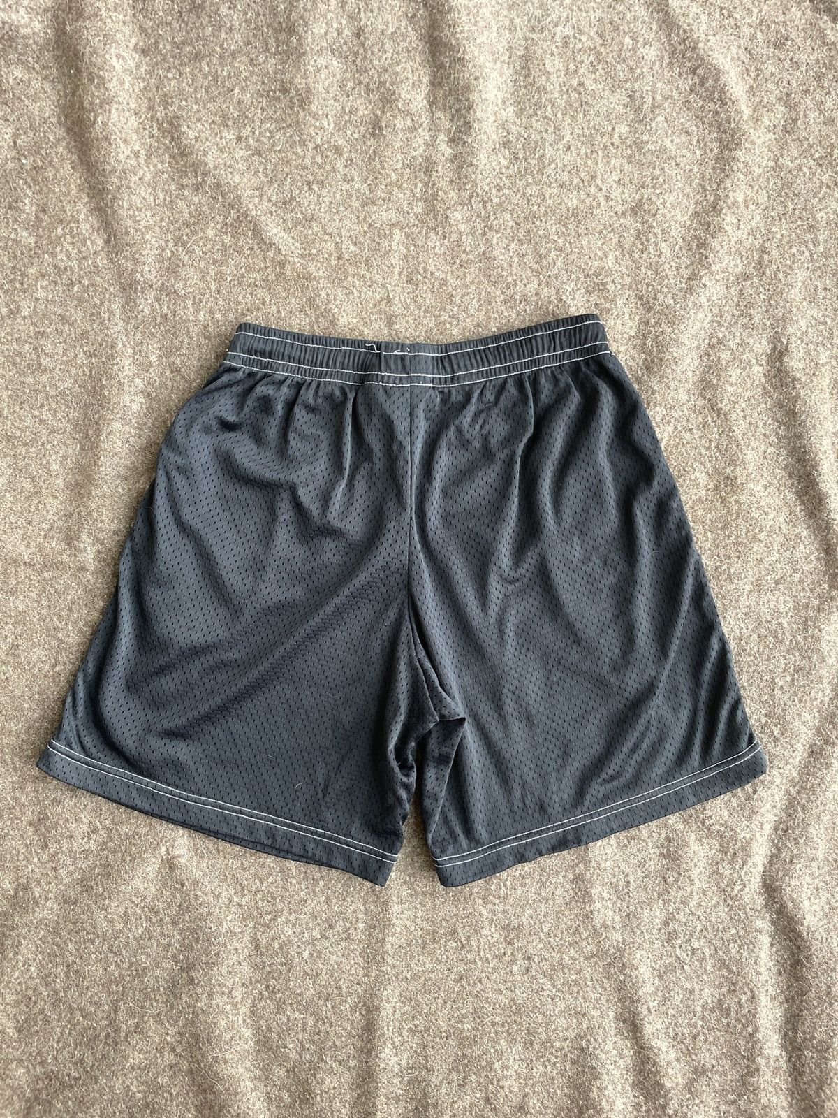 Nike Vintage Nike Basketball Shorts Size US 32 / EU 48 - 5 Thumbnail