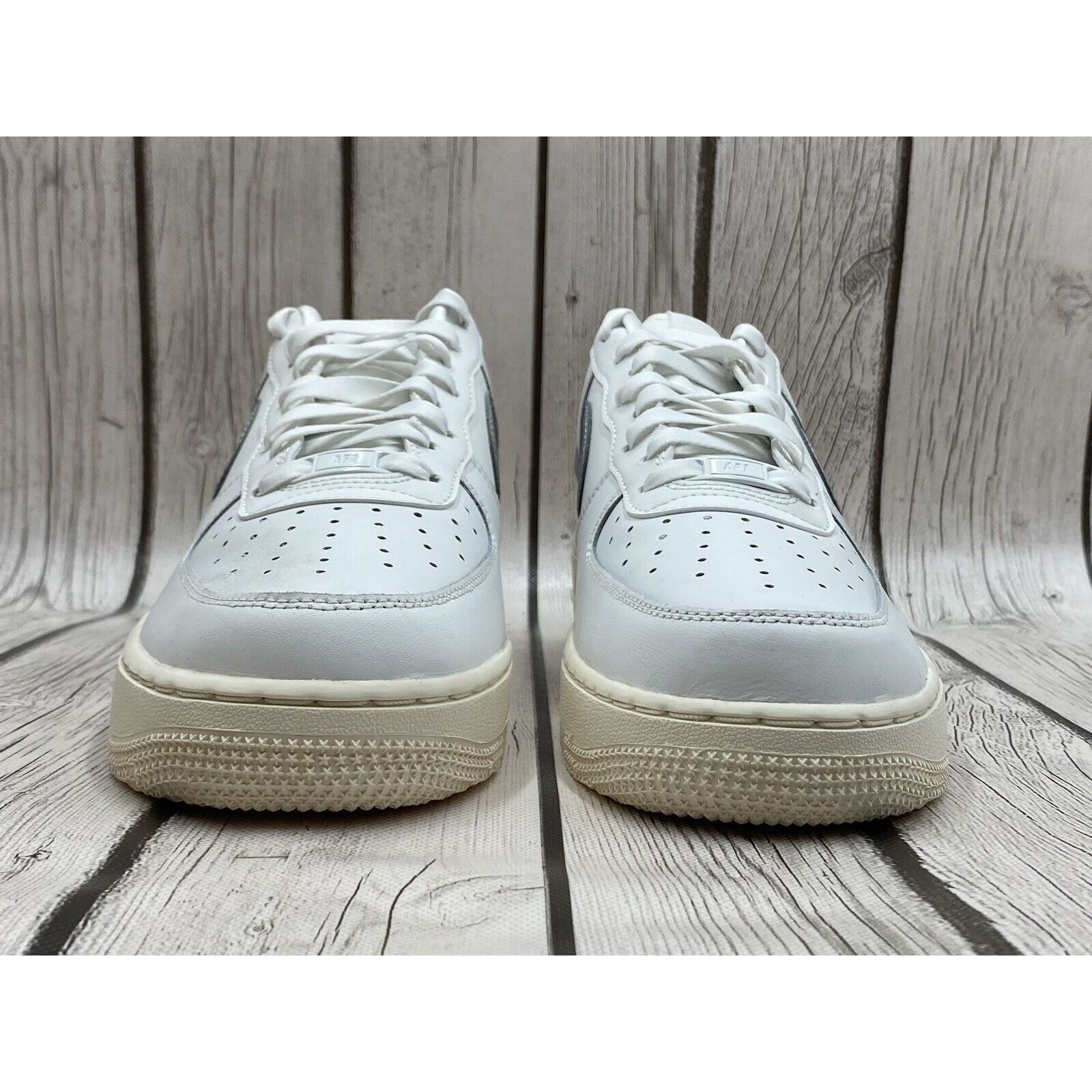 Nike Nike Womens Air Force 1 ‘07 Essential ‘Silver Swoosh’ Size 1 Size US 10.5 / IT 40.5 - 3 Thumbnail