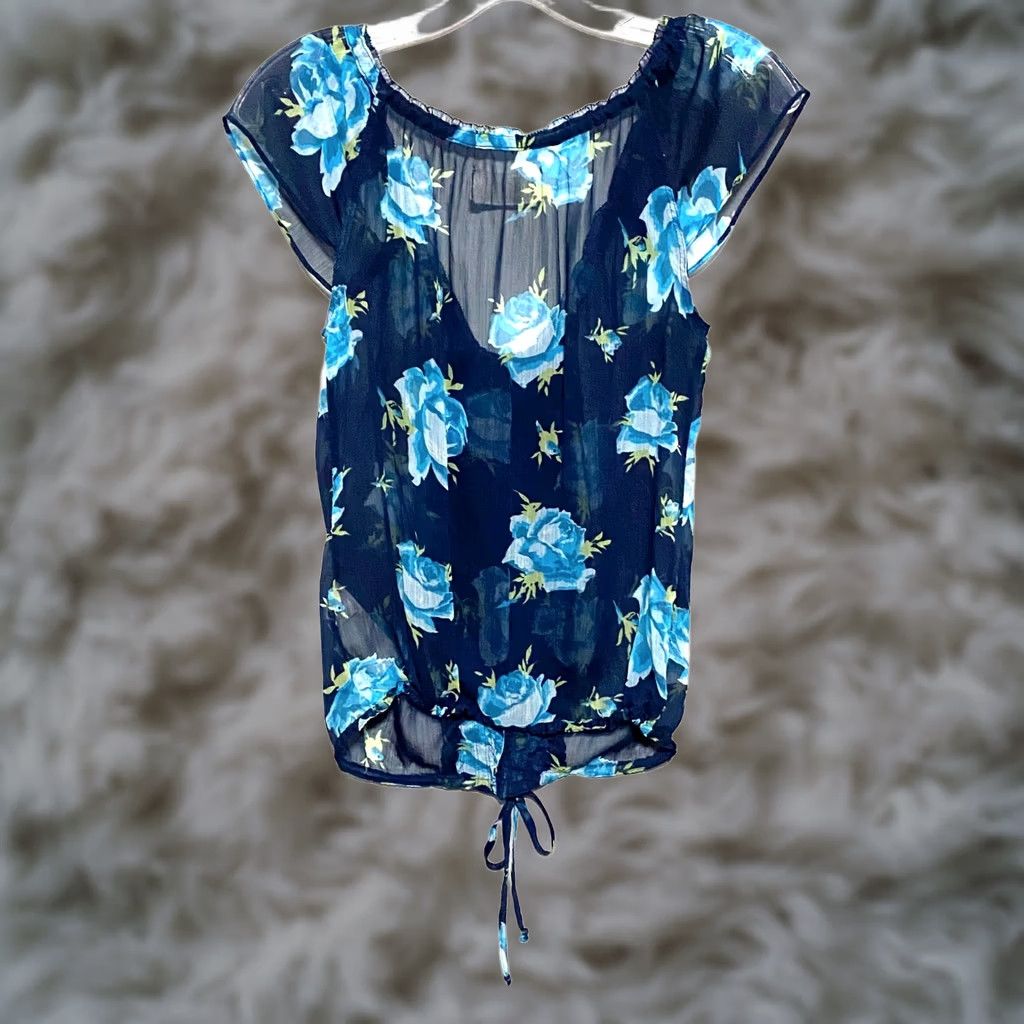 Abercrombie & Fitch Abercrombie Floral Sheer Blouse S Women Blouse Boho Chic Ruffles Y2K Bohemian Coquette 90s Spring Summer Fall Winter, Floral, Blue, XS? Size S / US 4 / IT 40 - 1 Thumbnail