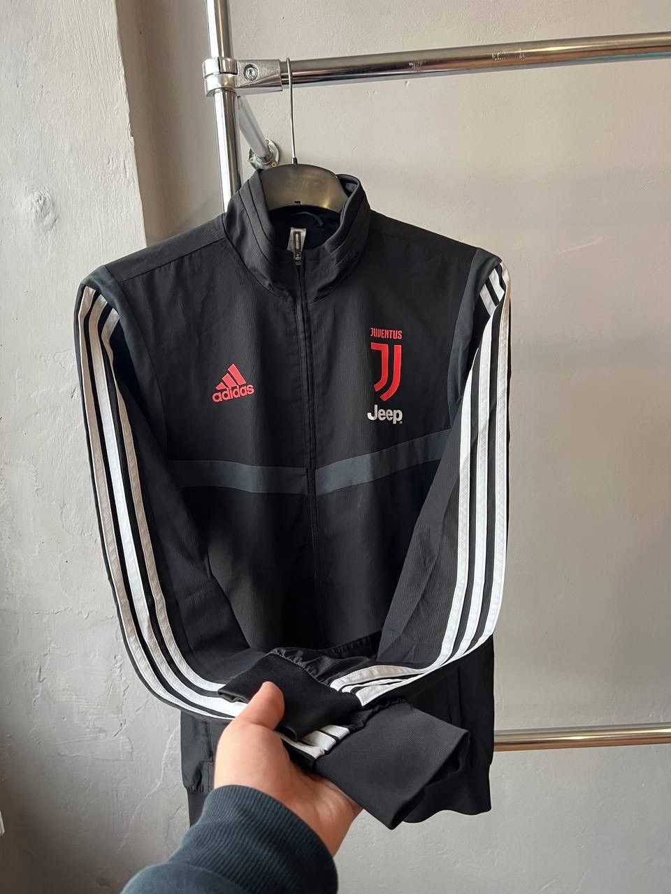Adidas 2019/20 JUVENTUS FC PRESENTATION TRACK JACKET SZ S Size US S / EU 44-46 / 1 - 15 Thumbnail