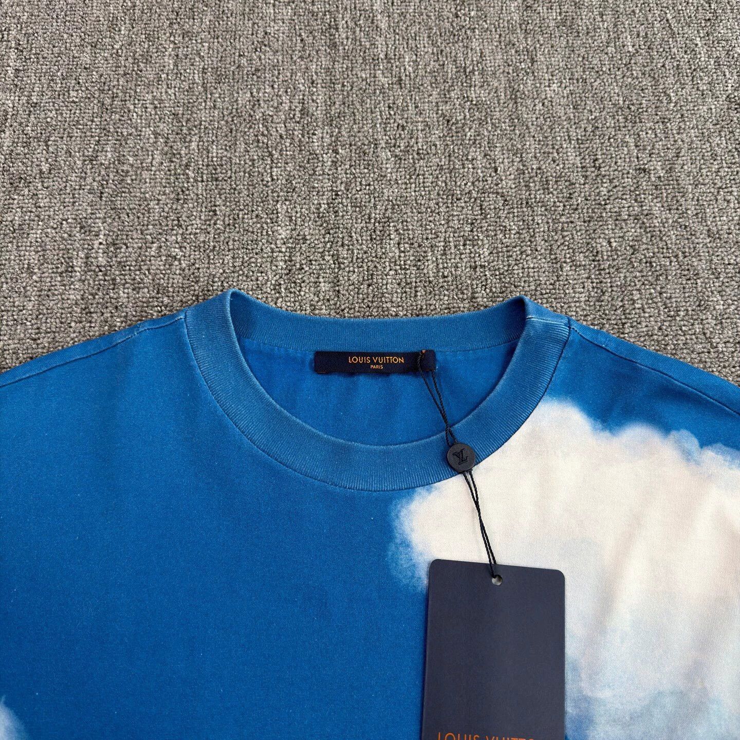 Louis Vuitton LV Blue & White Cloud short sleeve tee XS like new Size US XS / EU 42 / 0 - 3 Thumbnail