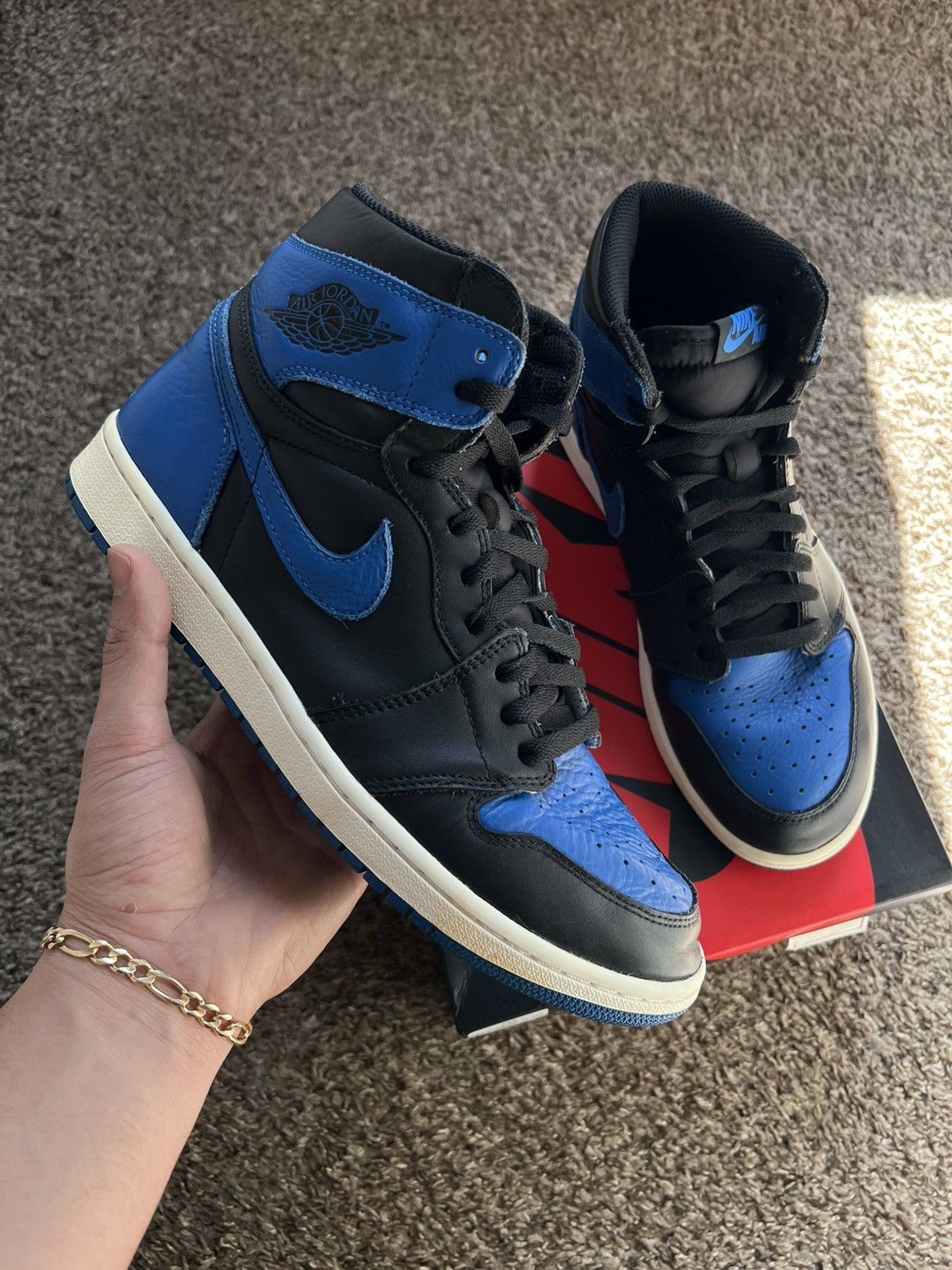 Jordan Brand Sz 10.5 Jordan 1 Retro OG High Royal 2017 555088-007 Size US 10.5 / EU 43-44 - 1 Thumbnail