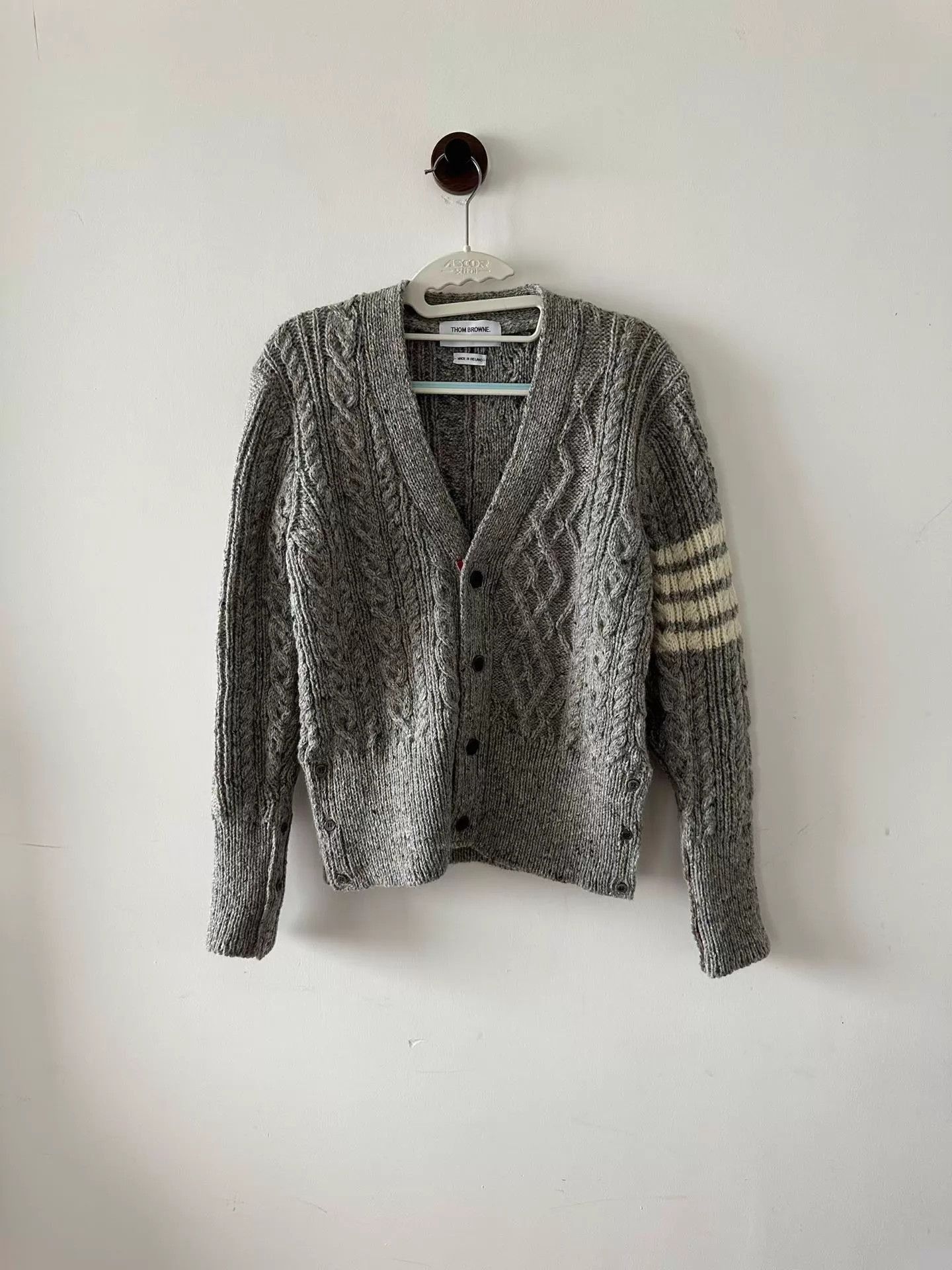 Thom Browne Gray Cable Knit V-Neck Button Cardigan Size US S / EU 44-46 / 1 - 1 Thumbnail