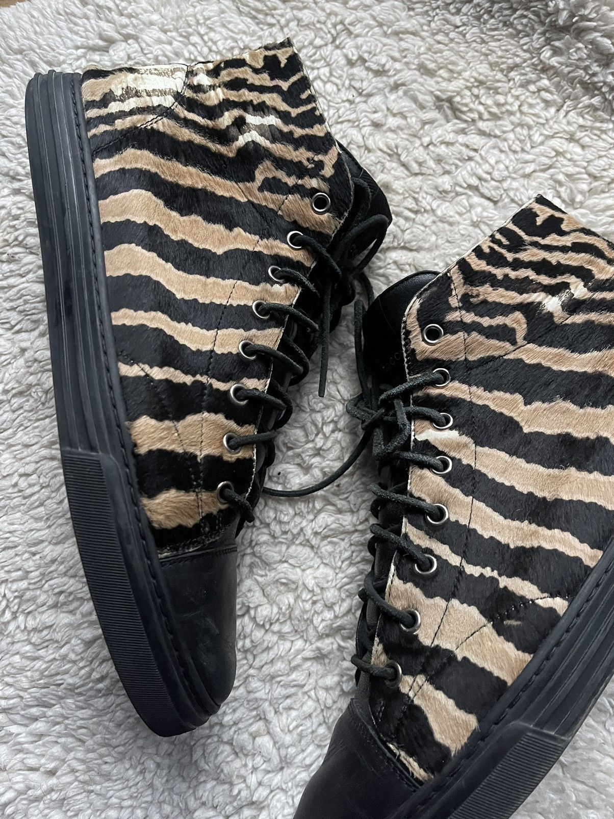 Gucci Gucci pony hair leather tiger print hi top sneakers Size US 9 / EU 42 - 4 Thumbnail