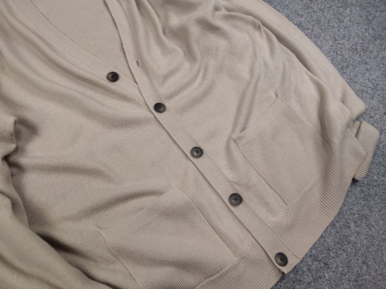 Vintage Vintage 80's Textured Beige milky knitted button Cardigan Size US L / EU 52-54 / 3 - 8 Thumbnail