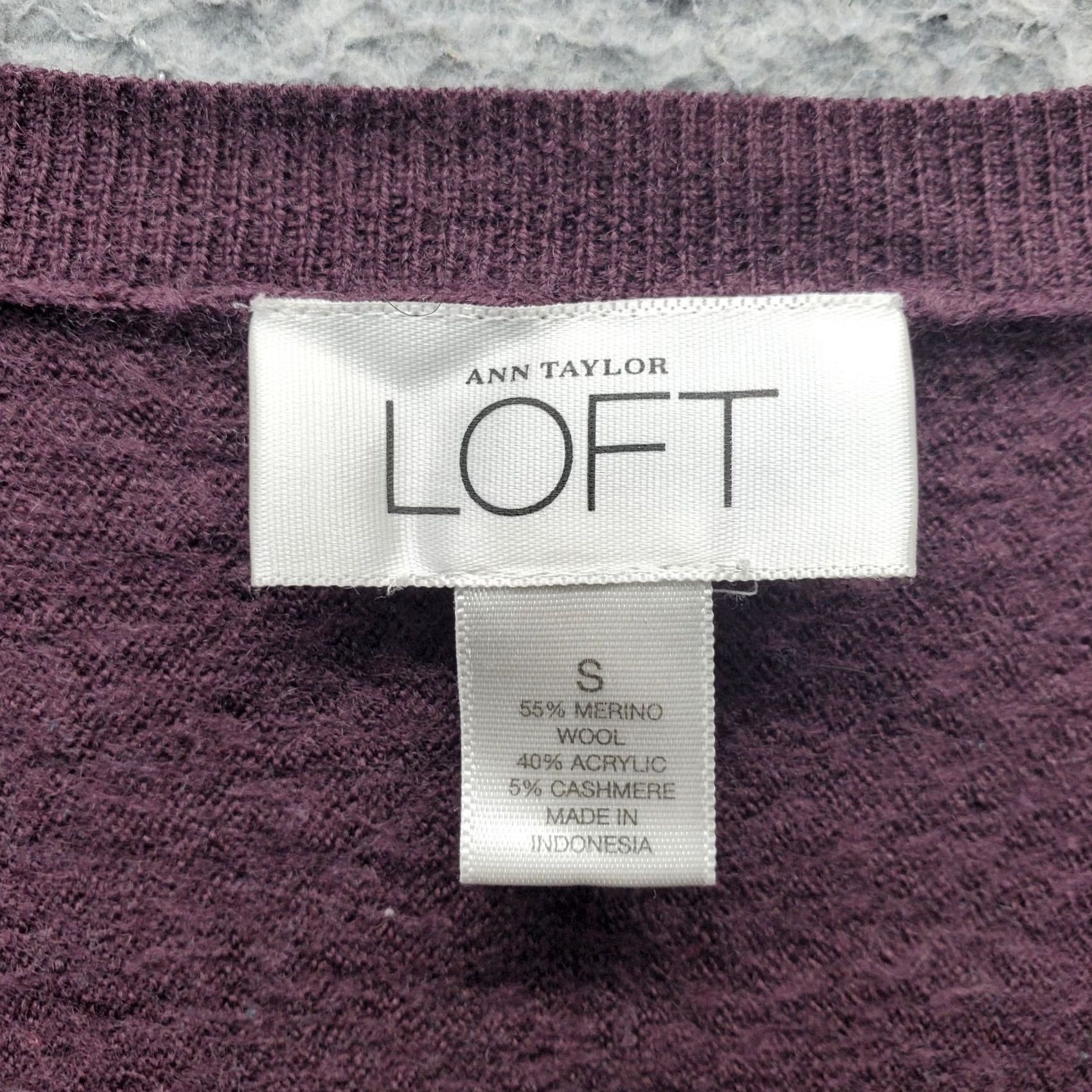 Loft LOFT Ann Taylor Sweater Womens Small Burgundy Raglan Sleeve Deep V Neck Pullover Knit Wool Casual Womens Size S Size S / US 4 / IT 40 - 5 Thumbnail