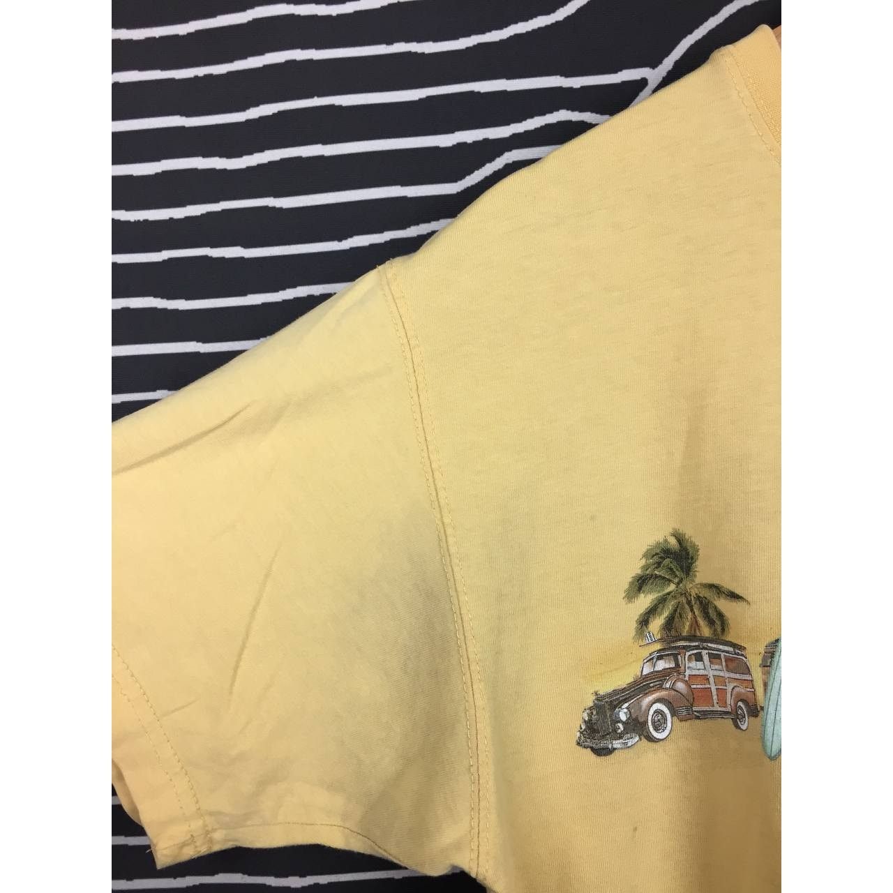 Vintage Newport Blue Vintage Classic Cars On Beach Graphic Tee Size US M / EU 48-50 / 2 - 6 Thumbnail
