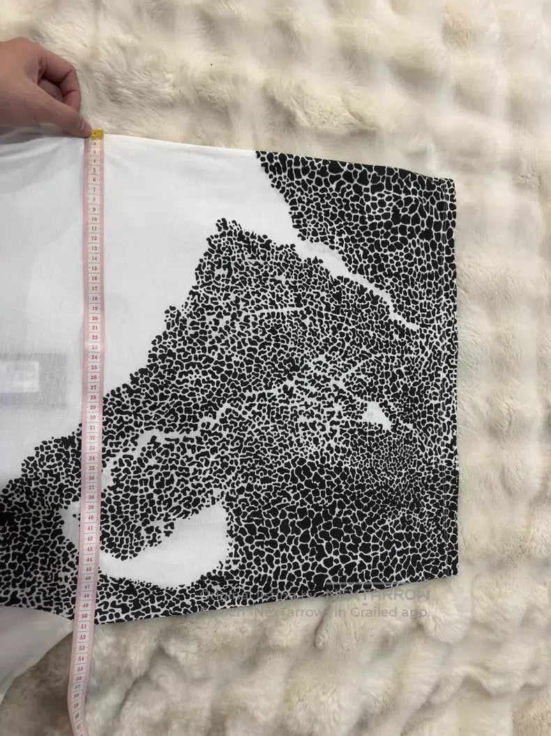 Saint Laurent Paris Saint Laurent Paris Original White Leopard Print Short Sle Size US S / EU 44-46 / 1 - 8 Thumbnail