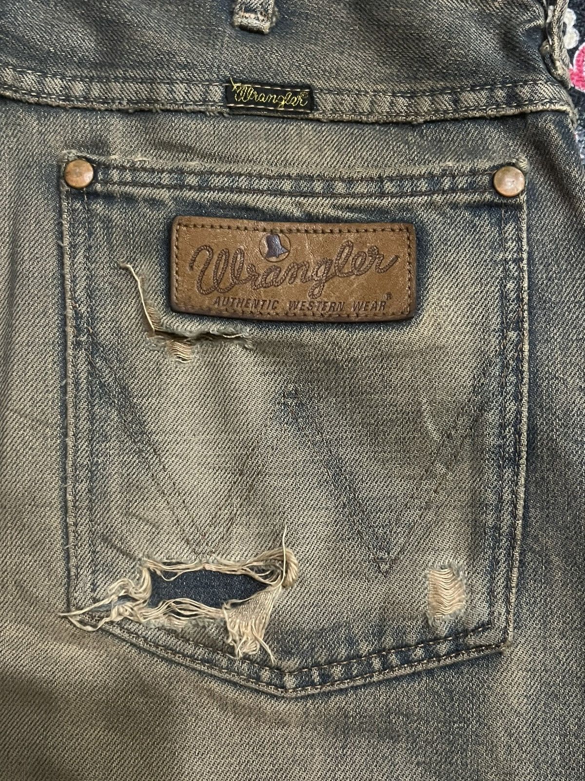 JNCO ⚡️Ripped⚡️Vintage Wrangler Distressed Stain Mud Washed Jorts Size US 30 / EU 46 - 8 Thumbnail