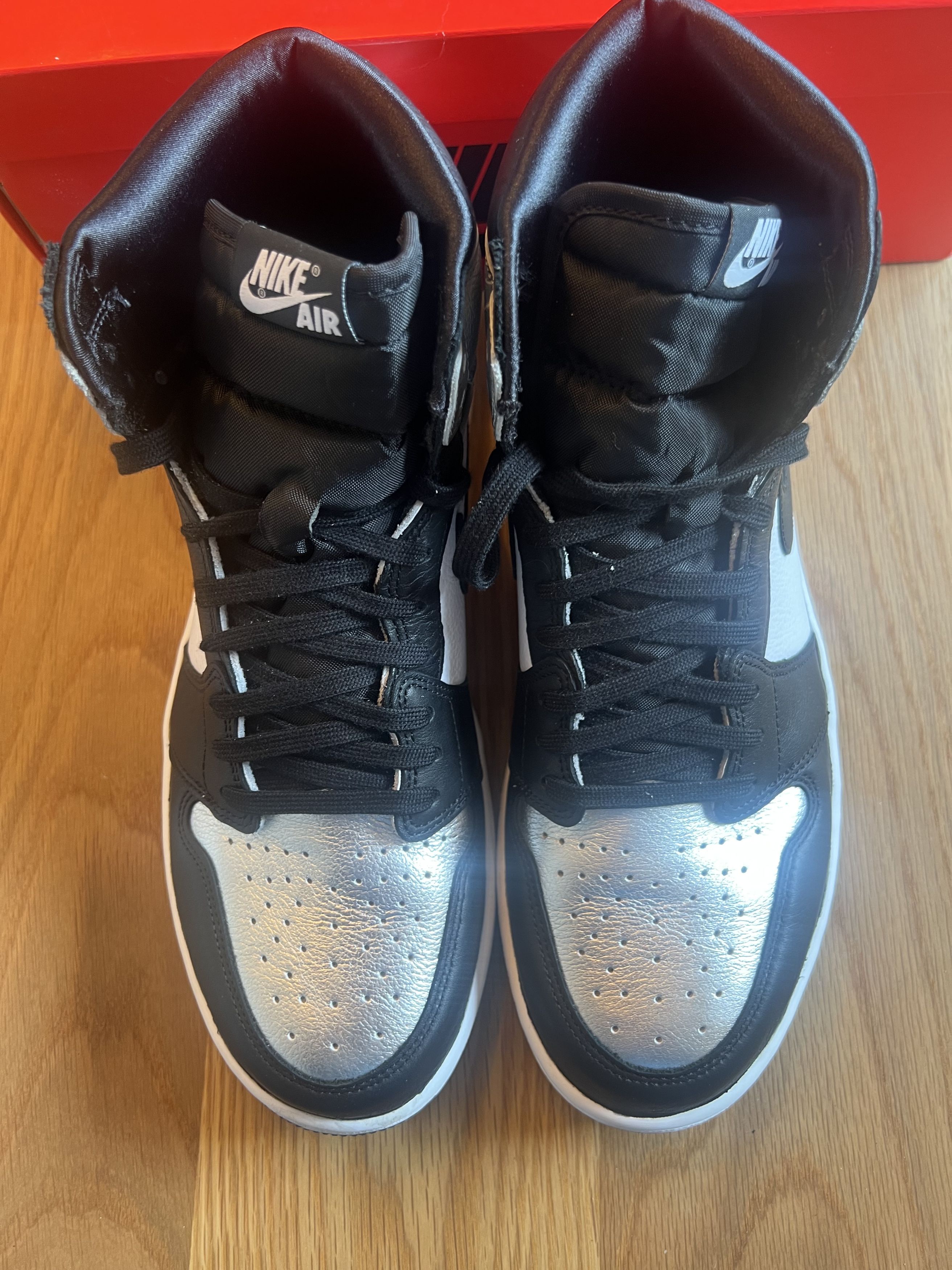 Nike Jordan 1 - Silver Toe Size US 10 / EU 43 - 4 Thumbnail