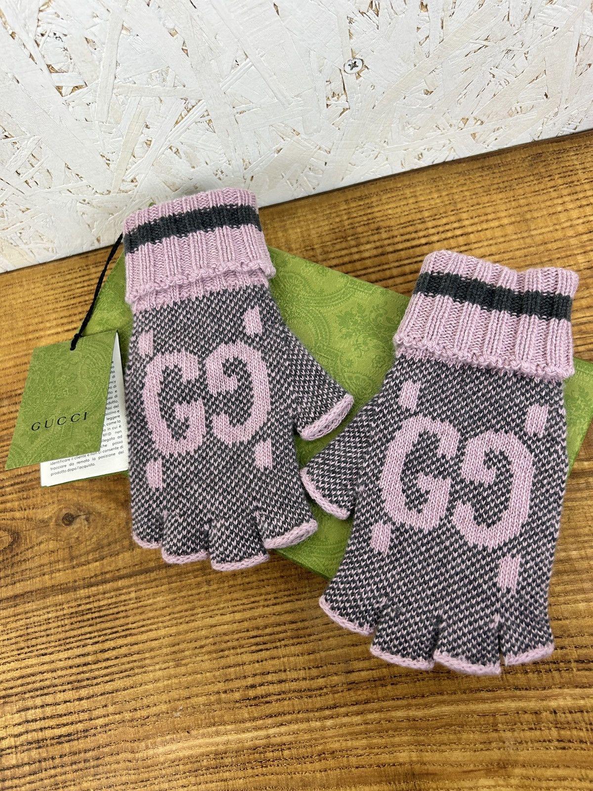 Gucci BNWT Gucci GG Cashmere Fingerless Glover Grey/Pink S Size ONE SIZE - 1 Thumbnail