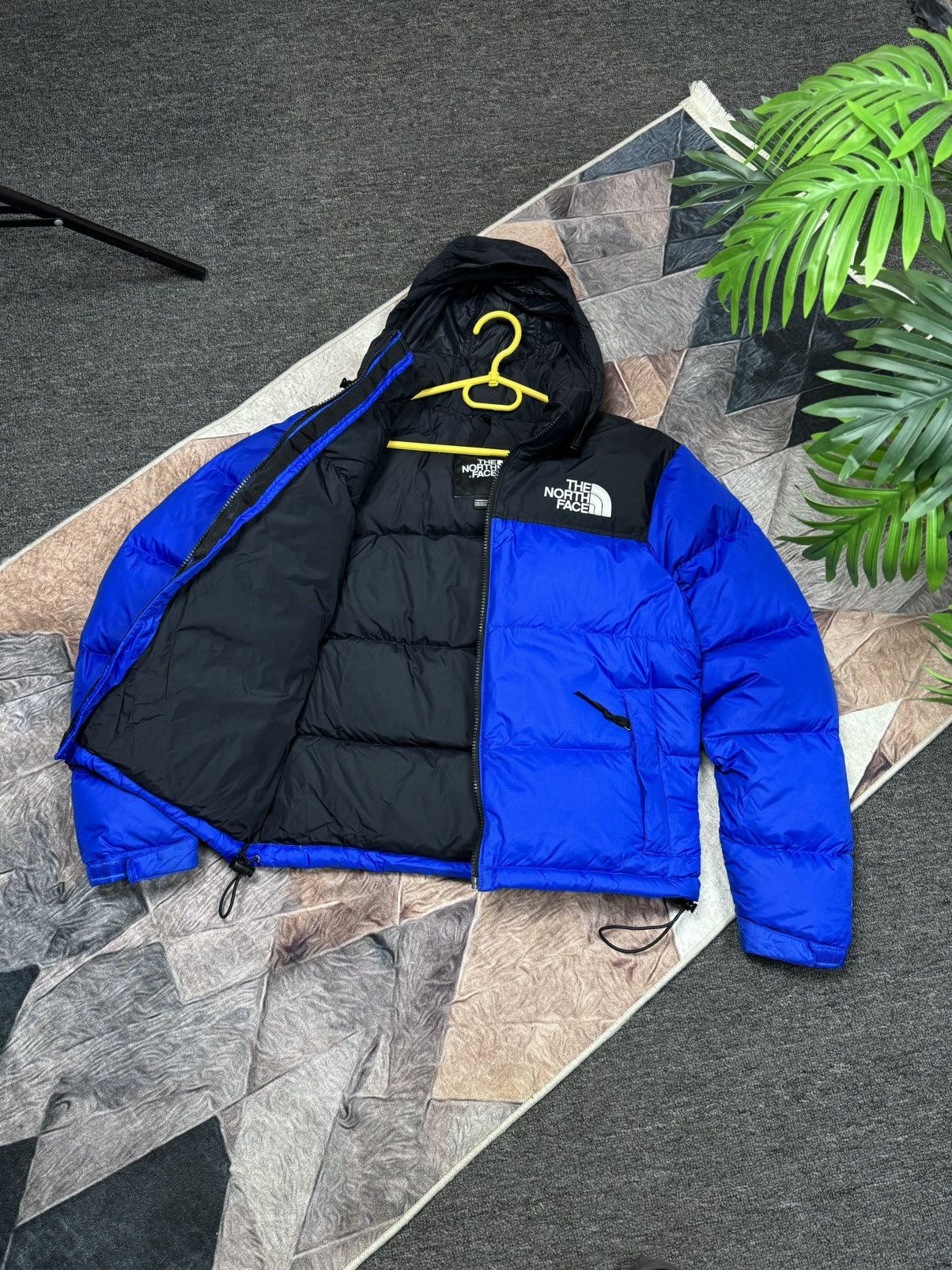 The North Face THE NORTH FACE NUPTSE 700 WOMANS PUFFER DOWN JACKET SIZE XS Size XS / US 0-2 / IT 36-38 - 2 Thumbnail