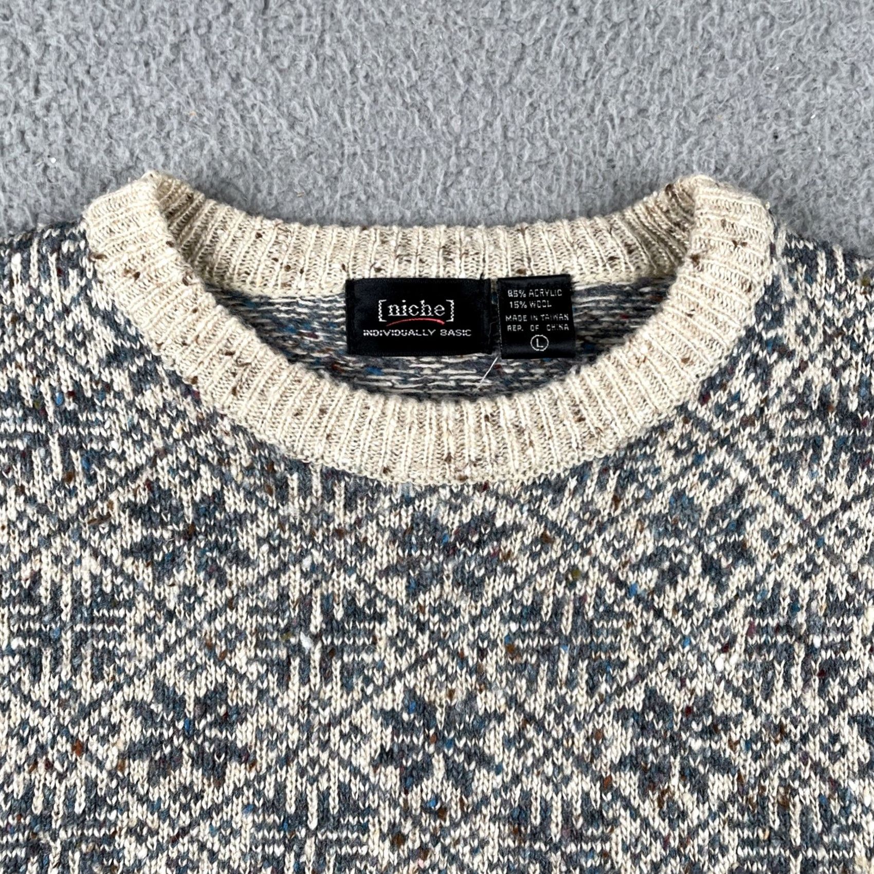 Vintage VINTAGE Niche Sweater Wool Acrylic Blend Snow Flake Tile Design White Large Crew Neck Mens Pullover Long Sleeve Modern Designer Knit Size US L / EU 52-54 / 3 - 2 Thumbnail