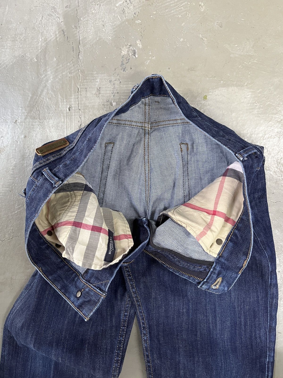 Burberry Burberry BRIT Non Selvedge Indigo Denim Straight Cut Jeans Size US 32 / EU 48 - 3 Thumbnail