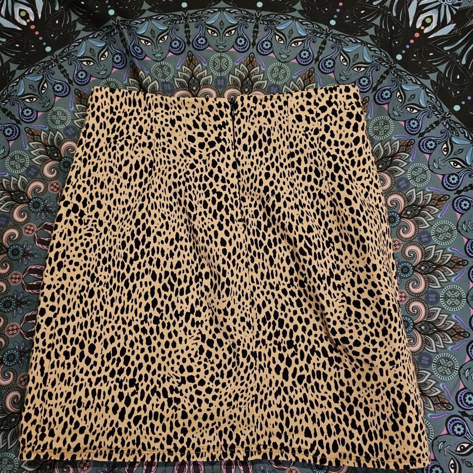 Designer Brandy Melville Women's Black and Tan Cheetah Print Skirt Size 26" / US 2 / IT 38 - 3 Thumbnail